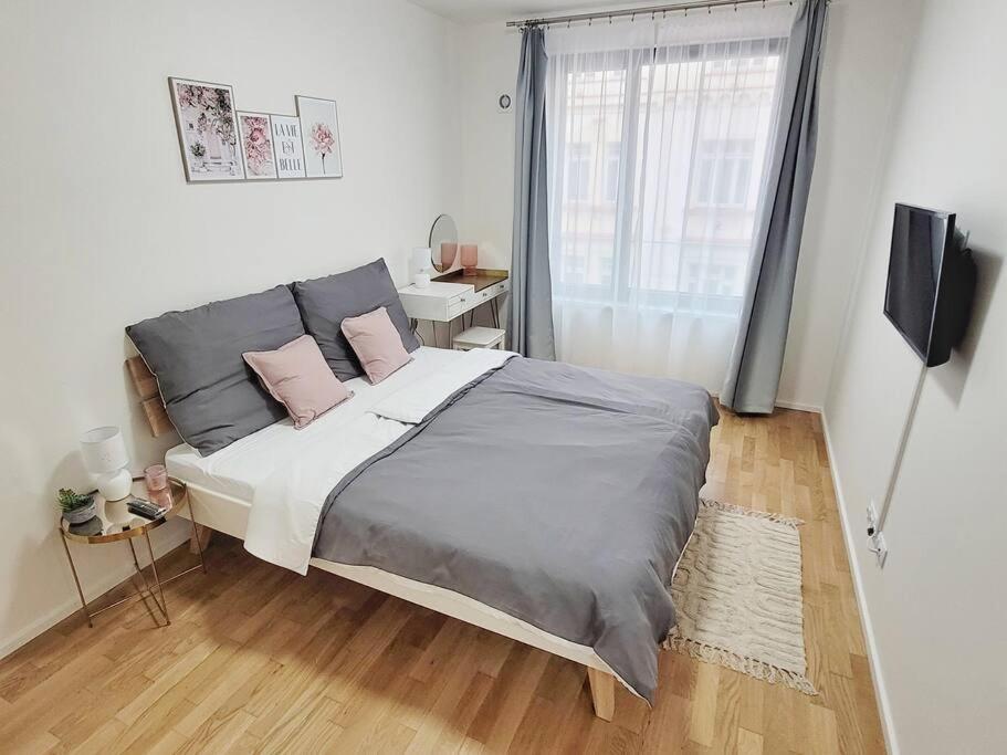 Newly Built Apartment With Balcony, Ac And Free Indoor Garage 프라하 외부 사진