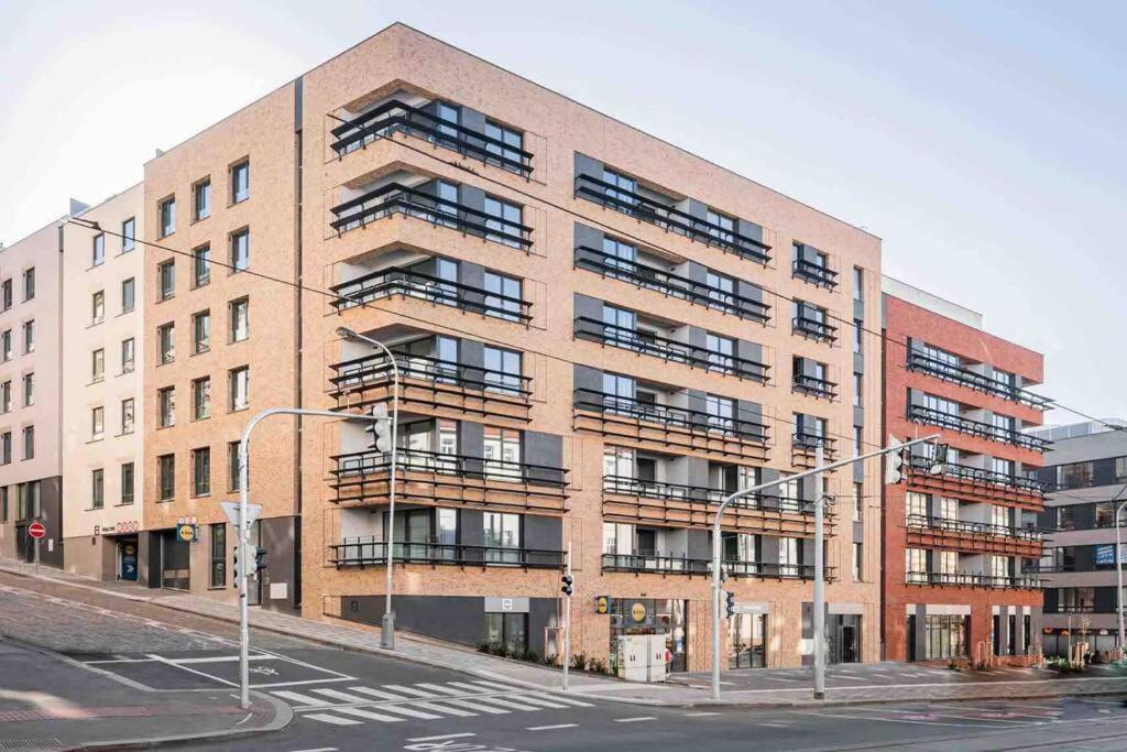 Newly Built Apartment With Balcony, Ac And Free Indoor Garage 프라하 외부 사진