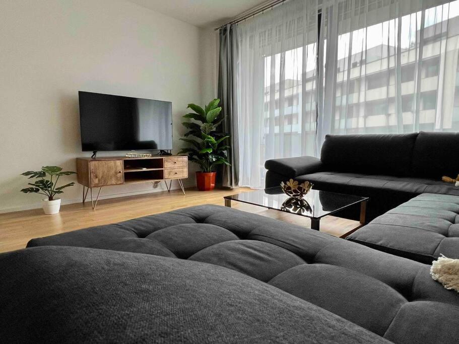 Newly Built Apartment With Balcony, Ac And Free Indoor Garage 프라하 외부 사진
