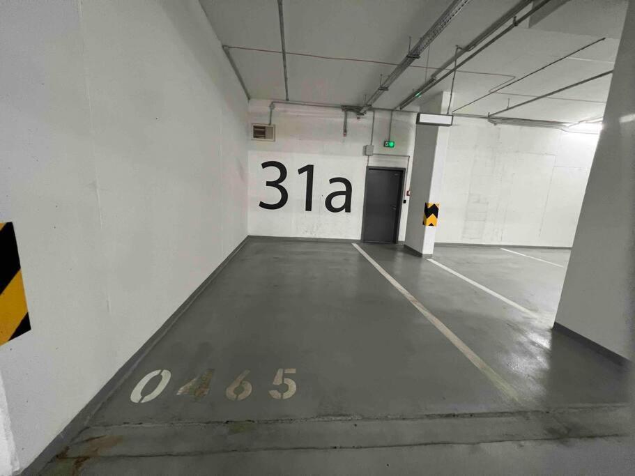 Newly Built Apartment With Balcony, Ac And Free Indoor Garage 프라하 외부 사진