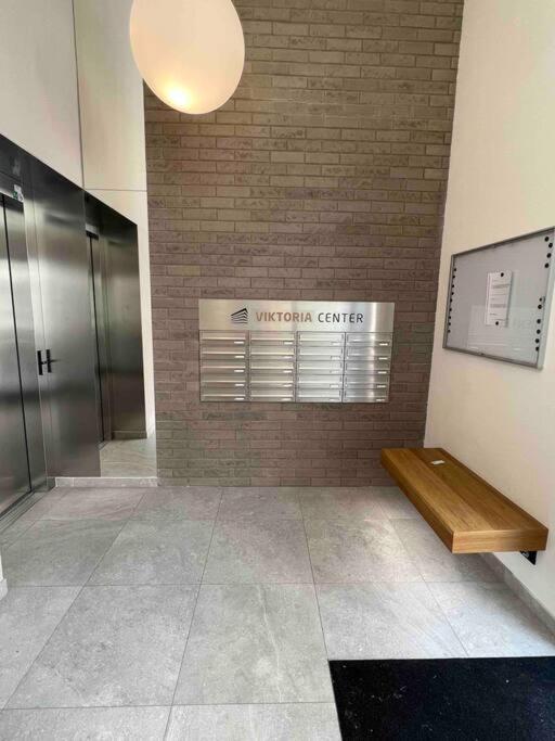 Newly Built Apartment With Balcony, Ac And Free Indoor Garage 프라하 외부 사진
