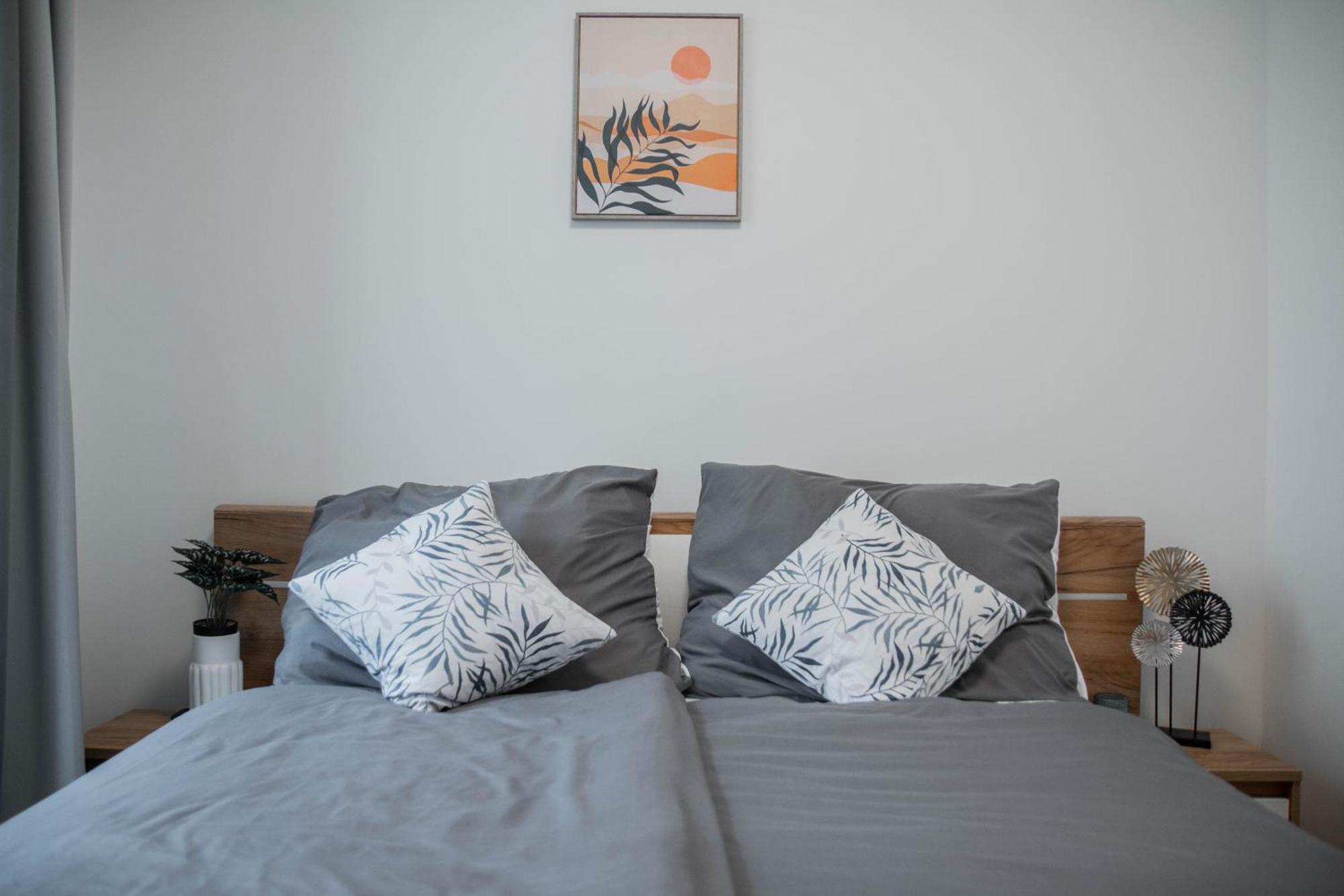 Newly Built Apartment With Balcony, Ac And Free Indoor Garage 프라하 외부 사진