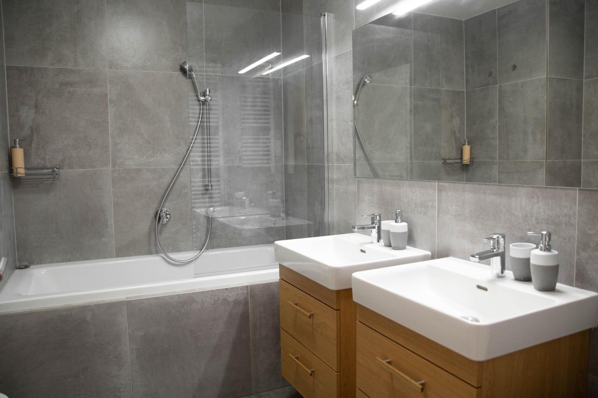 Newly Built Apartment With Balcony, Ac And Free Indoor Garage 프라하 외부 사진