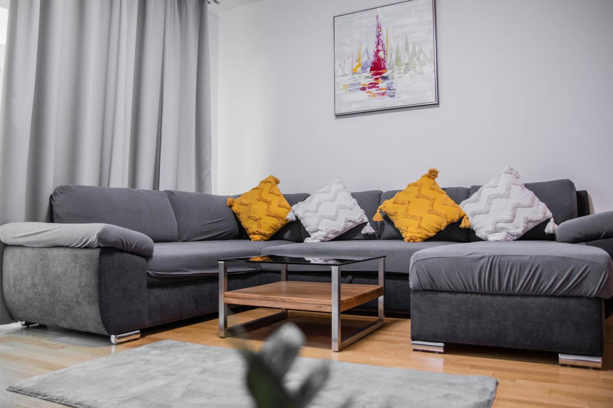 Newly Built Apartment With Balcony, Ac And Free Indoor Garage 프라하 외부 사진
