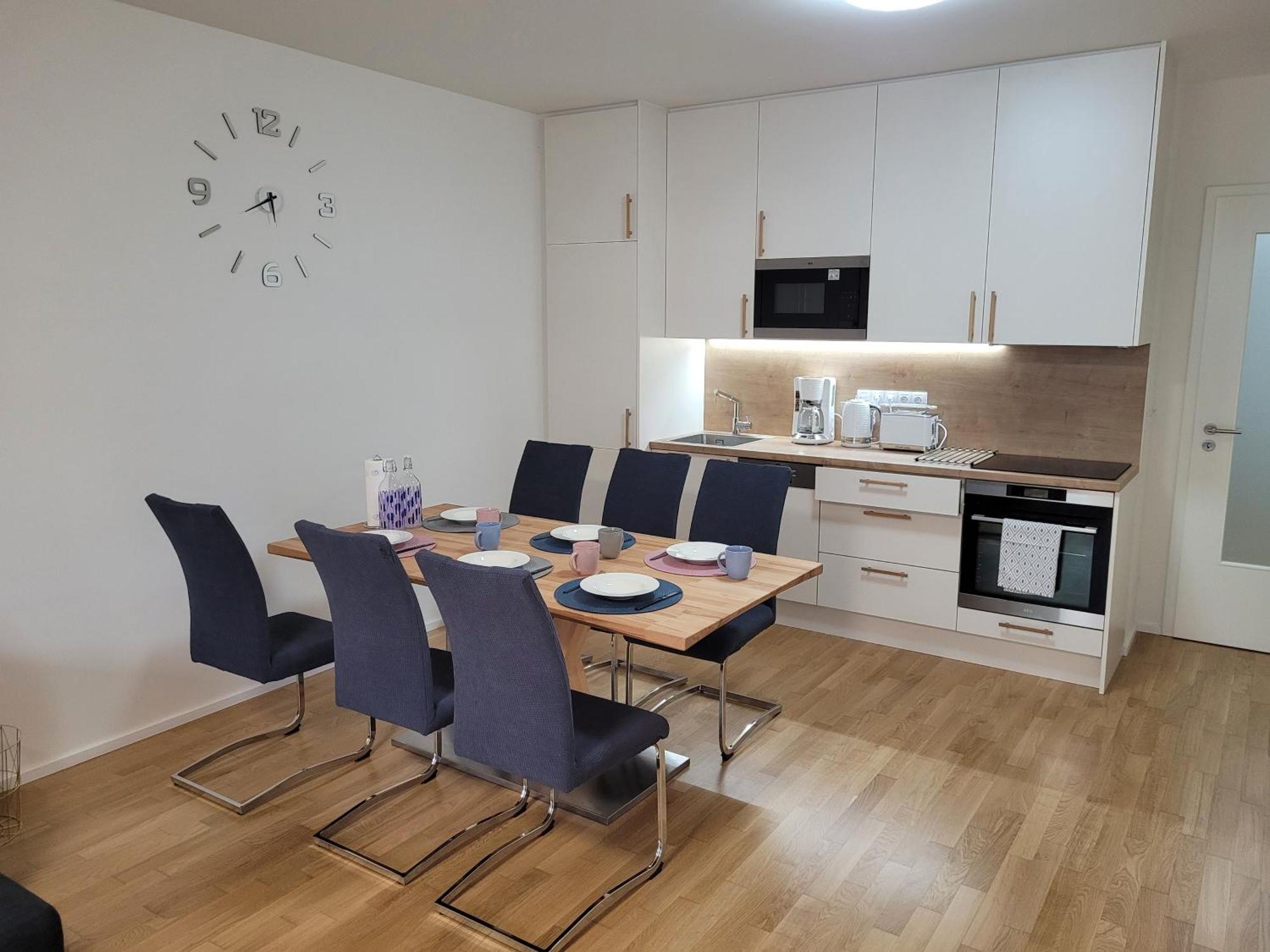Newly Built Apartment With Balcony, Ac And Free Indoor Garage 프라하 외부 사진